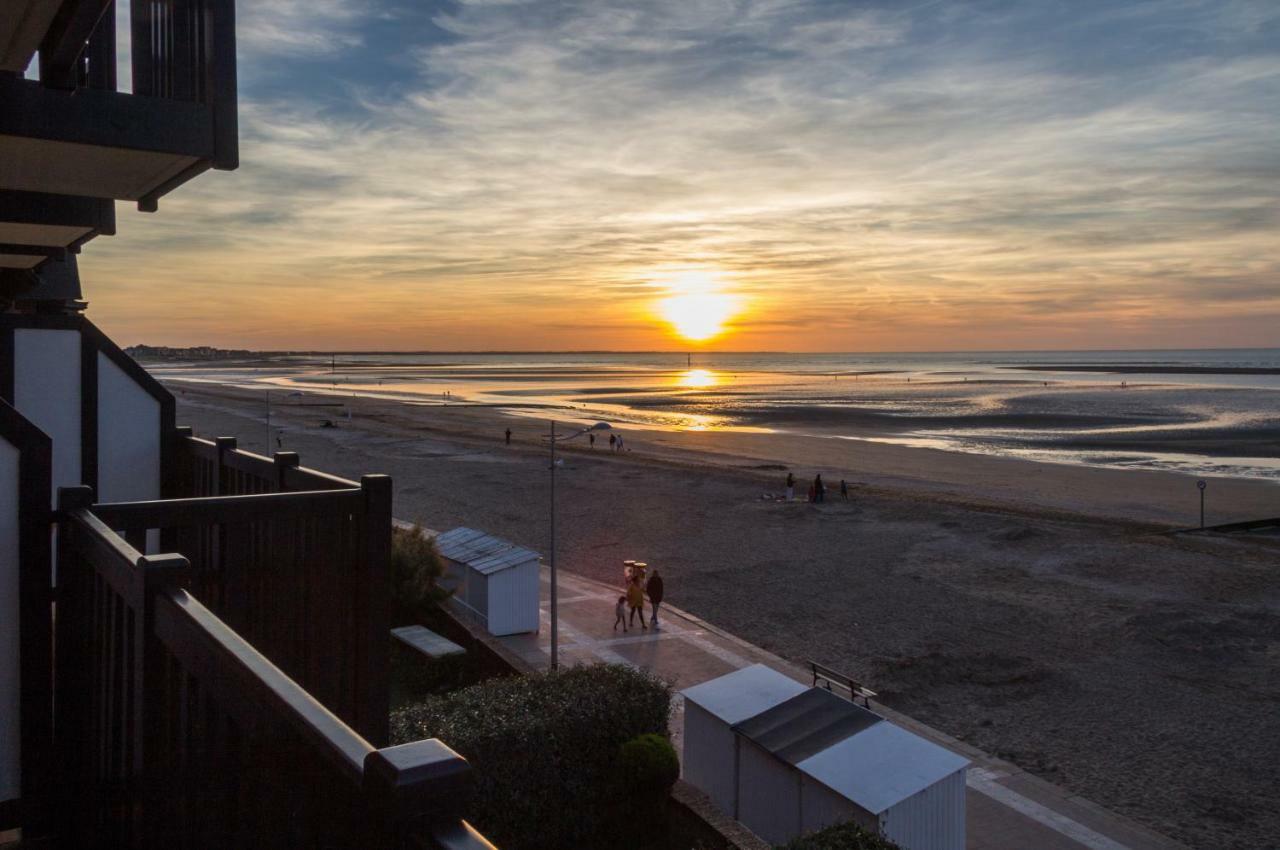 Charmant Appartement Face A La Mer Avec Balcon Houlgate Kültér fotó
